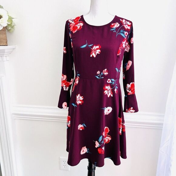 🎉Clearance🎉Old Navy Burgundy Floral Fit & Flare Bell Sleeved Dress ~ Size Med - Picture 1 of 9